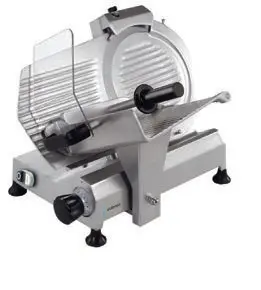 [CGSP-300] Cortadora de fiambre profesional, fabricadas con aleación de aluminio anodizado. Regulador del espesor del corte. La transmisión es accionada por correa con motor monofásico. Interruptor marcha-paro con relé. Fácil limpieza. Llevan incorporado anillo protector fijo que protege el filo de la cuchilla. Protege-manos en plástico transparente. 